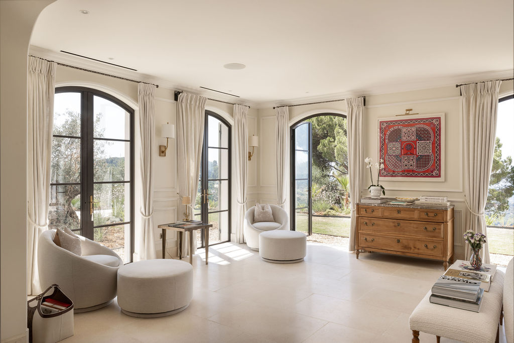 Olive D’Or — Reception & three arched doors