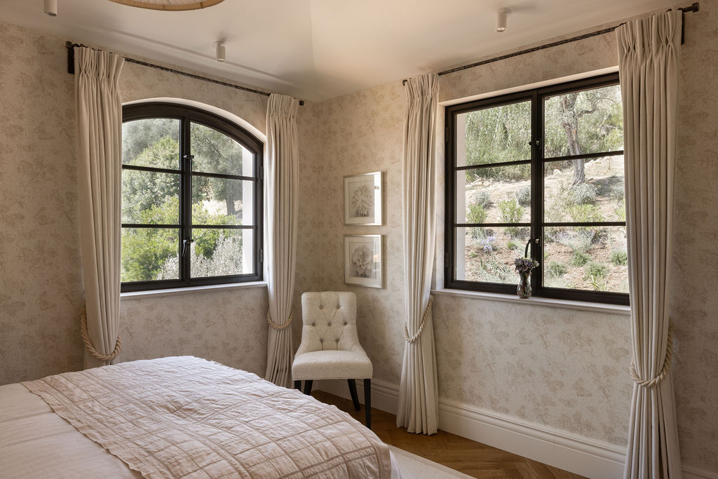 Olive D’Or — Guest bedroom in toile