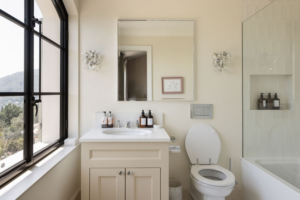 Olive D’Or — Family bathroom with view