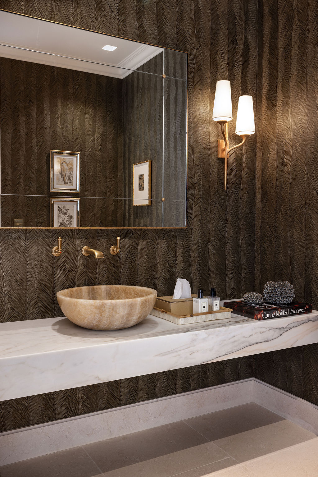 Olive D’Or — Powder room in bronze