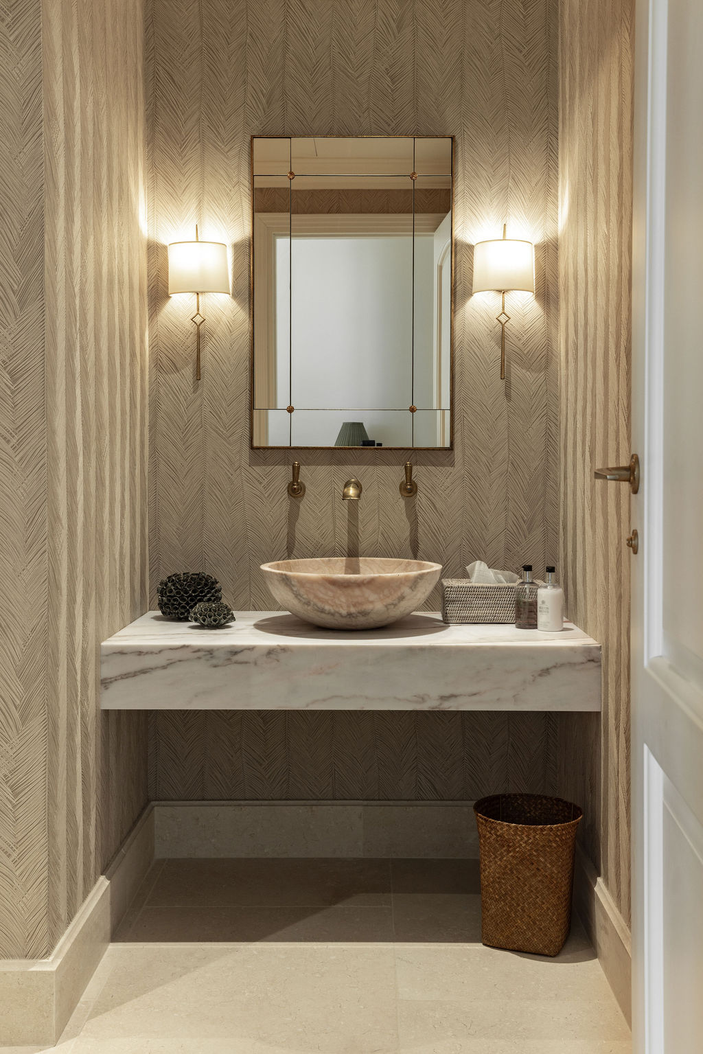 Olive D’Or — Powder room in oak