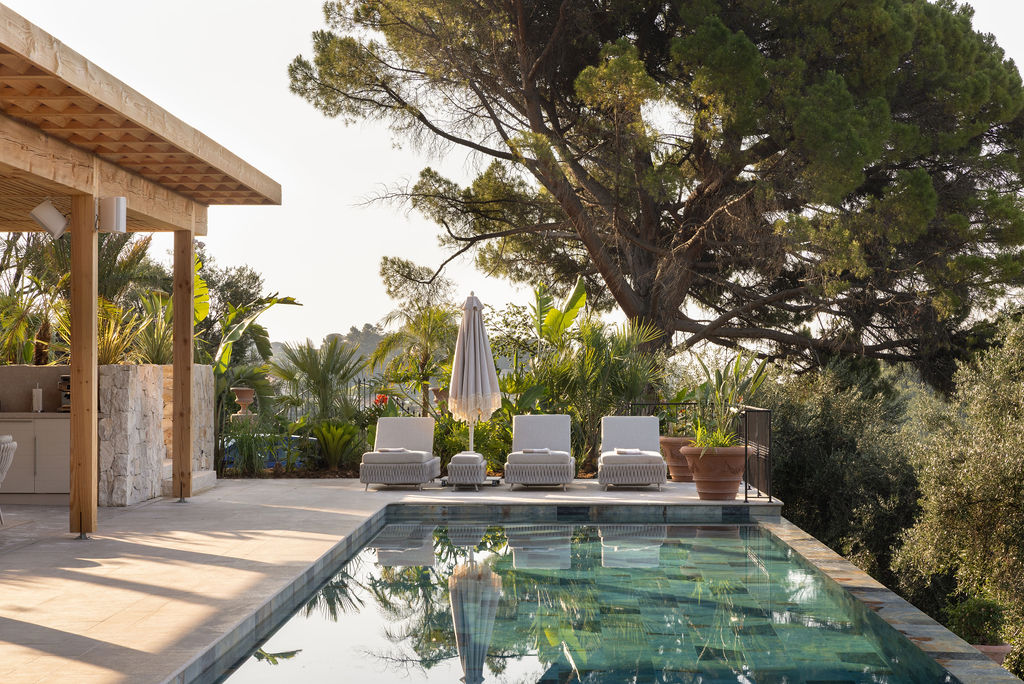 Olive D’Or — Poolside loungers