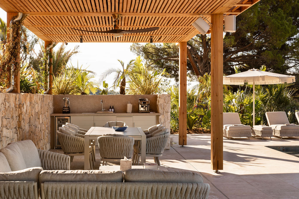 Olive D’Or — Outdoor kitchen & pergola