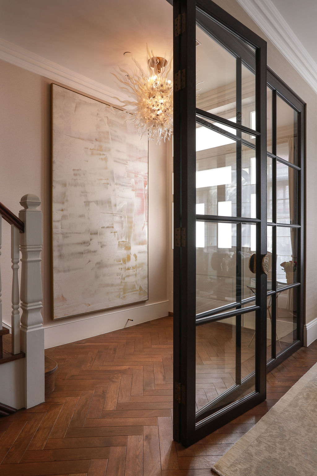 Maison Amanso — Hallway detail with Murano glass chandelier and contemporary art